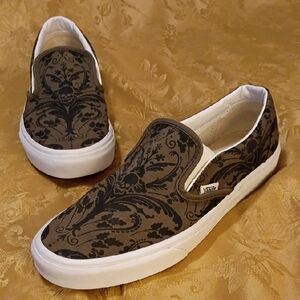 VANS Black and Green Skull Patterned Slip-Ons, Women's 9.5 Men's 8.0